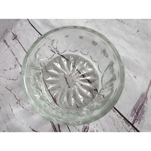 VINTAGE DIAMOND PATTERN CLEAR GLASS Nut Candy BOWL 4.5" Across Top 2" Deep - Picture 2 of 5